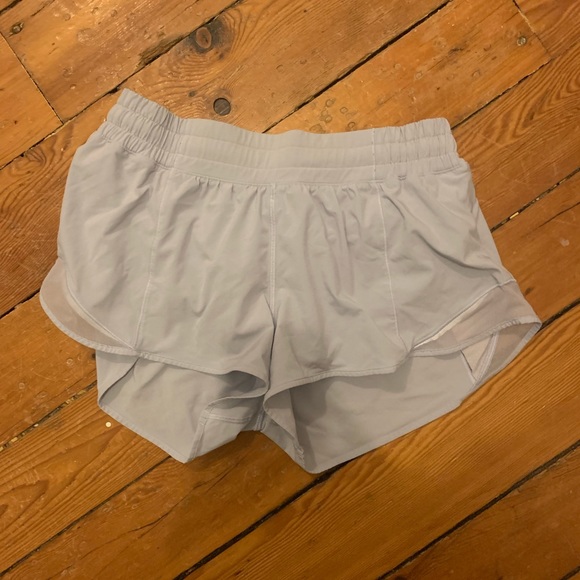 lululemon athletica Pants - LULULEMON hotty hot shorts 2.5 in